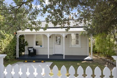 Photo of property in 7 Rodney Road, Northcote Point, Auckland, 0627