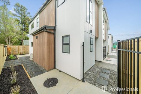 Photo of property in 31 Wainuiomata Road, Wainuiomata, Lower Hutt, 5014
