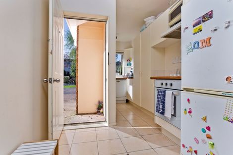 Photo of property in 4/31 Fields Parade, Oteha, Auckland, 0632