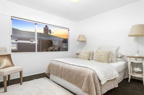 Photo of property in 2/22 Roberts Road, Glenfield, Auckland, 0629