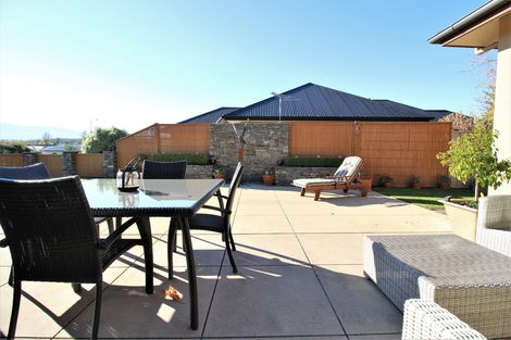 Photo of property in 16 Walnut Grove, Alexandra, 9320