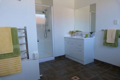 Photo of property in 21 Piriti Place, Weymouth, Auckland, 2103