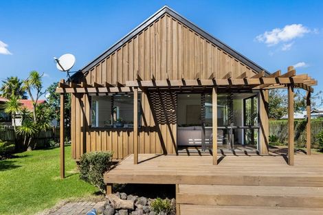 Photo of property in 45 Darren Crescent, Half Moon Bay, Auckland, 2012