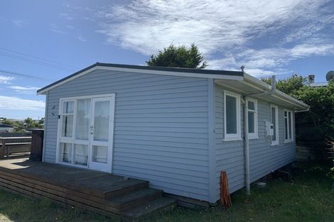 Photo of property in 52/52a Park Avenue, Waitarere Beach, Levin, 5510