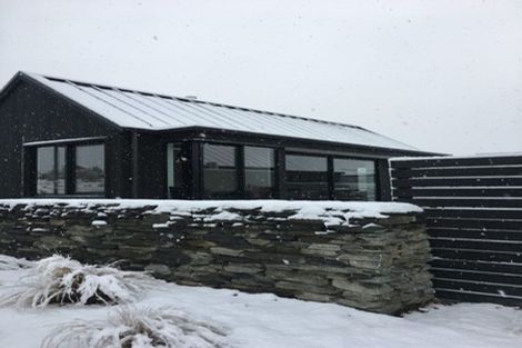 Photo of property in 2 Fife Court, Jacks Point, Queenstown, 9371