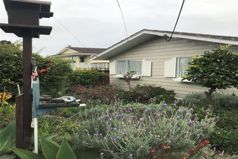 Photo of property in 134 Waimumu Road, Massey, Auckland, 0614