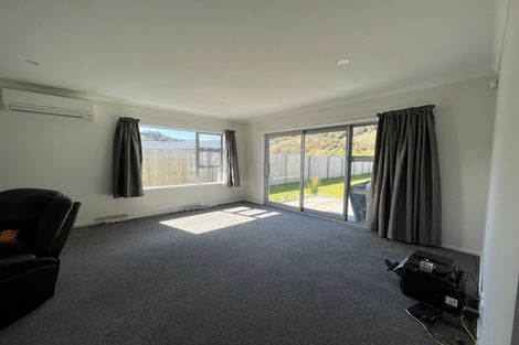 Photo of property in 17 Barry Groucott Grove, Wainuiomata, Lower Hutt, 5014