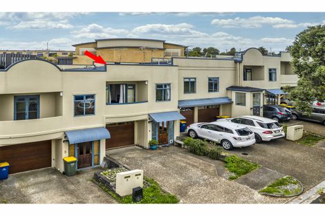 Photo of property in 6/6-8 Pannill Place, Oteha, Auckland, 0632