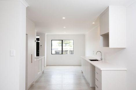 Photo of property in 28a Biplane Street, Takanini, 2112