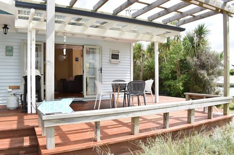 Photo of property in 44 Sarah Street, Waikawa Beach, Levin, 5573