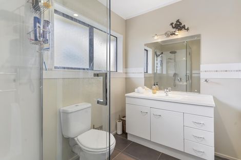 Photo of property in 33 Channing Crescent, Botany Downs, Auckland, 2010