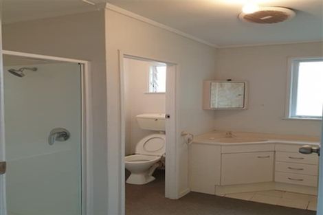 Photo of property in 92 Te Atatu Road, Te Atatu South, Auckland, 0610