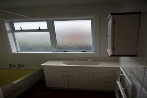 Photo of property in 215 Memorial Avenue, Burnside, Christchurch, 8053