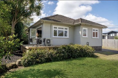 Photo of property in 98 Millbrook Road, Sunnyvale, Auckland, 0612