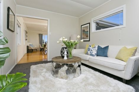 Photo of property in 2/84 Forrest Hill Road, Forrest Hill, Auckland, 0620