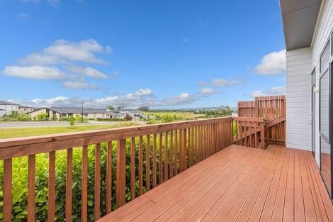 Photo of property in 3 Kapuarangi Lane, Papakura, 2110