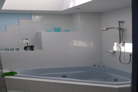 Photo of property in 18 Rewa Place, Russell, 0202