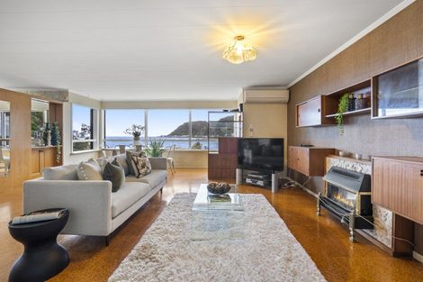 Photo of property in 77 Breaker Bay Road, Breaker Bay, Wellington, 6022