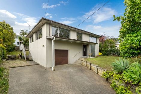 Photo of property in 1 Selwyn Crescent, Forrest Hill, Auckland, 0620