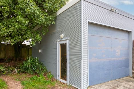 Photo of property in 12 Taipari Road, Te Atatu Peninsula, Auckland, 0610