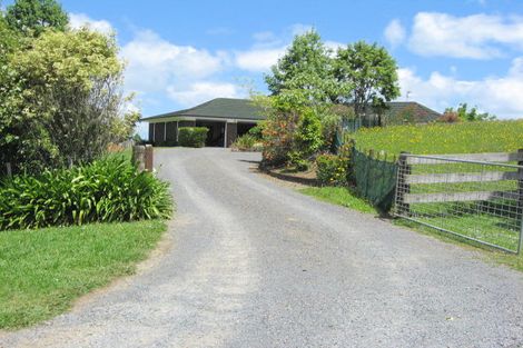 Photo of property in 32 Young Crescent, Drury, 2113