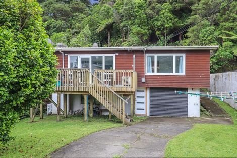 Photo of property in 15 James Grove, Stokes Valley, Lower Hutt, 5019