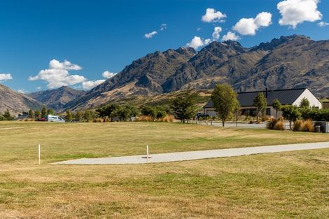 Photo of property in 28 Cunninghams Drive, Jacks Point, Queenstown, 9371