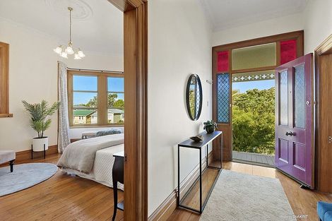 Photo of property in 26 Grove Road, Kelburn, Wellington, 6012