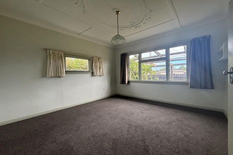 Photo of property in 17 Wallath Road, Westown, New Plymouth, 4310