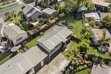Photo of property in 2/11 Dalmahoy Place, Wattle Downs, Auckland, 2103