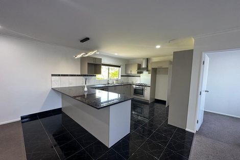 Photo of property in 15 Leo Street, Glen Eden, Auckland, 0602