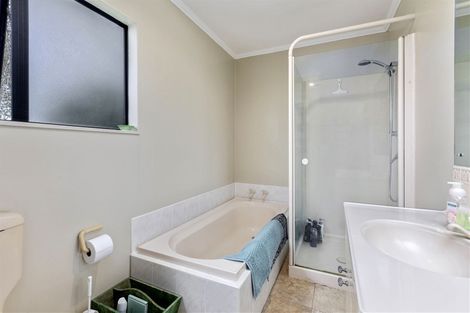 Photo of property in 2/9 Cashmere Place, Glenfield, Auckland, 0629