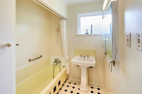 Photo of property in 20 Findlay Street, Tawa, Wellington, 5028