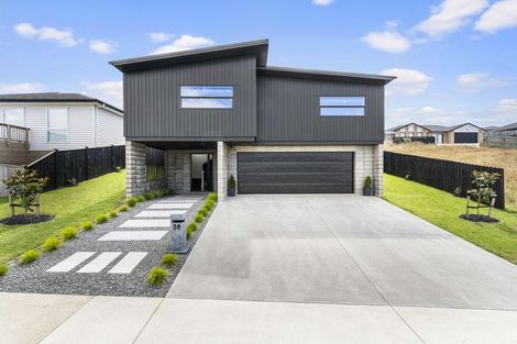 Photo of property in 28 Leathem Crescent, Pokeno, 2402