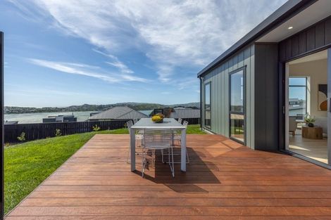 Photo of property in 6 Okupe Grove, Aotea, Porirua, 5024
