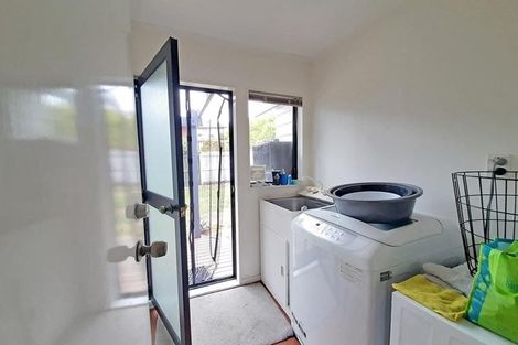 Photo of property in 16 Mallard Place, Unsworth Heights, Auckland, 0632