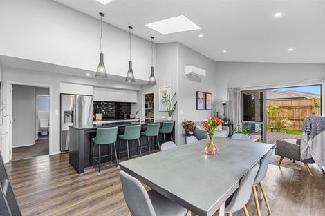 Photo of property in 27 Te Kio Crescent, Papamoa Beach, Papamoa, 3118