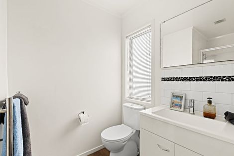 Photo of property in 3 Gazelle Avenue, Beach Haven, Auckland, 0626