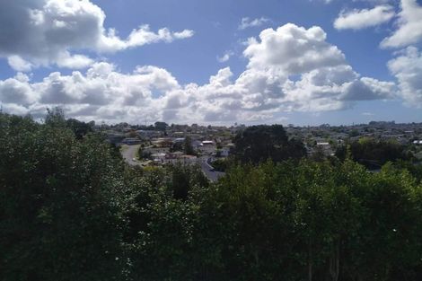 Photo of property in 3/8a Target Road, Totara Vale, Auckland, 0629