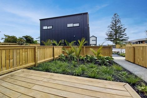 Photo of property in 29c Dawnhaven Drive, Te Atatu Peninsula, Auckland, 0610