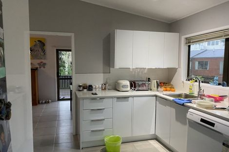 Photo of property in 43 Deverell Place, Northcross, Auckland, 0632