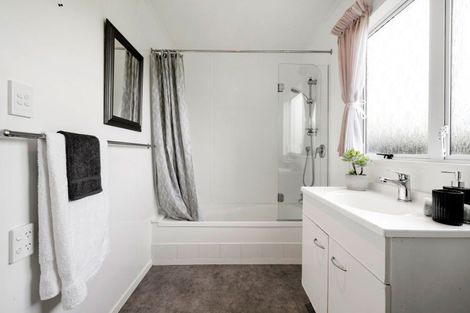 Photo of property in 12 Beadle Place, St Andrews, Hamilton, 3200