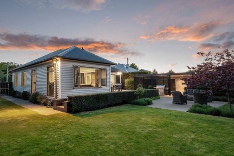 Photo of property in 40 Pitcairn Crescent, Bryndwr, Christchurch, 8053