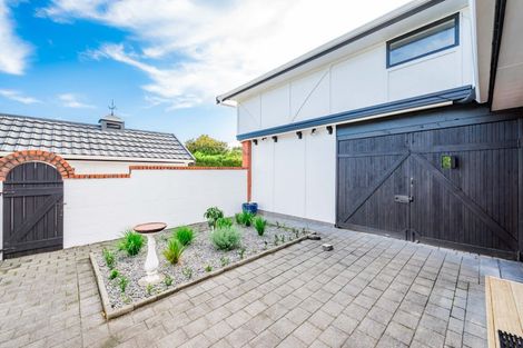 Photo of property in 10 Kakariki Grove, Waikanae, 5036