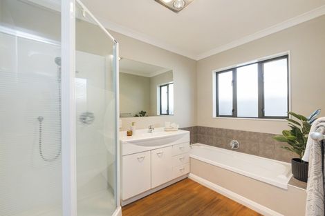 Photo of property in 128 Hillcrest Drive, Kelvin Grove, Palmerston North, 4414