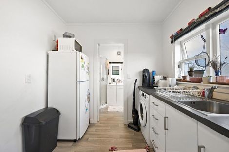 Photo of property in 138 The Ridgeway, Mornington, Wellington, 6021