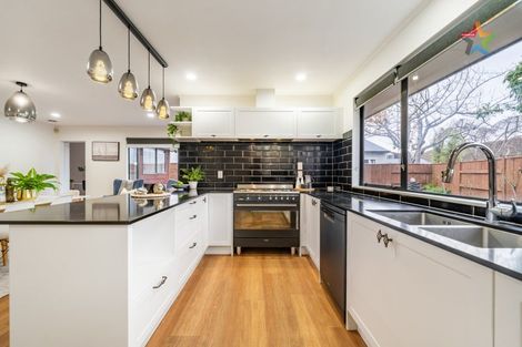 Photo of property in 5 Avalon Crescent, Avalon, Lower Hutt, 5011