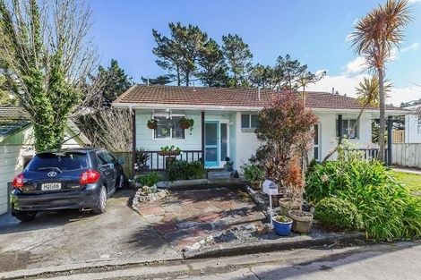 Photo of property in 9 Cyril Way, Paparangi, Wellington, 6037