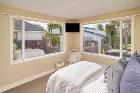 Photo of property in 418 Memorial Avenue, Burnside, Christchurch, 8053