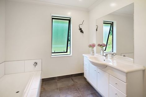 Photo of property in 8 Haydon Place, Amberley, 7410